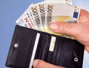 Μόνο αν έχετε πολλά χρήματα στο πορτοφόλι σας έχετε πιθανότητες να σας το επιστρέψουν αν το χάσετε